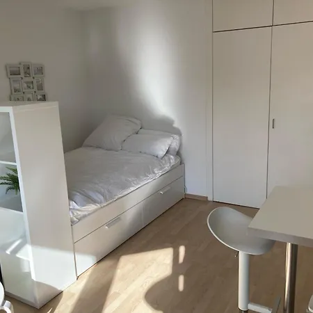 Bonbon Nerstr Vollstaendig Eingerichtetes Mit Parkplatz Colonia